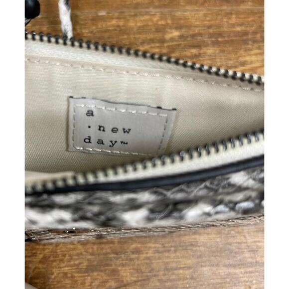 A New Day Faux Snakeskin Phone Crossbody Purse. P300 - Picture 3 of 4